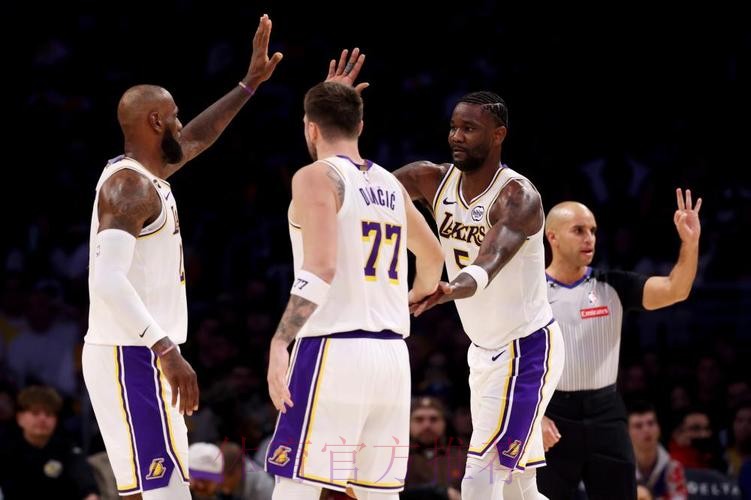 詹姆斯得分突破51000分成NBA历史第一人 湖人胜猛龙 詹姆斯得分突破51000分成NBA历史第一人 湖人胜猛龙